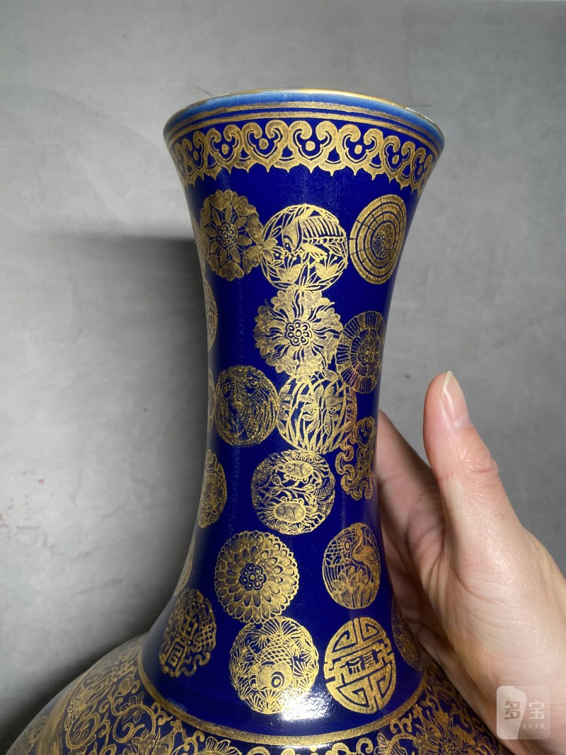 清光绪 霁蓝描金皮球花纹玉堂春瓶 - 图10